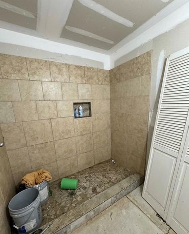 445 Creekside Drive, Holiday Lakes, TX 77515