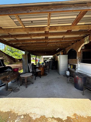 445 Creekside Drive, Holiday Lakes, TX 77515
