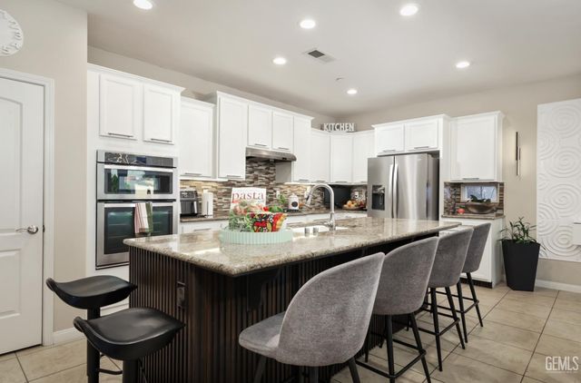 12209 Lincolnshire Drive, Bakersfield, CA 93311