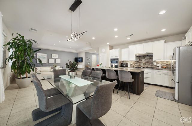 12209 Lincolnshire Drive, Bakersfield, CA 93311