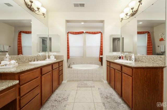 12209 Lincolnshire Drive, Bakersfield, CA 93311