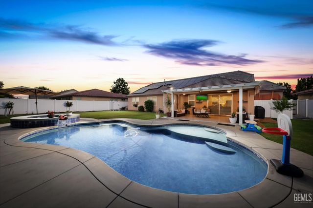 12209 Lincolnshire Drive, Bakersfield, CA 93311