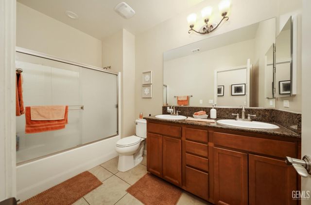 12209 Lincolnshire Drive, Bakersfield, CA 93311