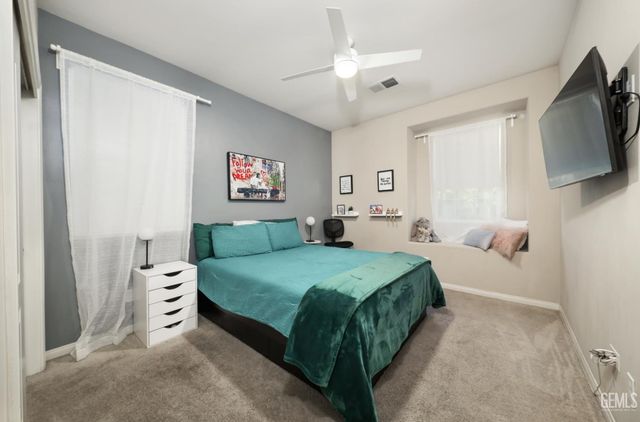 12209 Lincolnshire Drive, Bakersfield, CA 93311