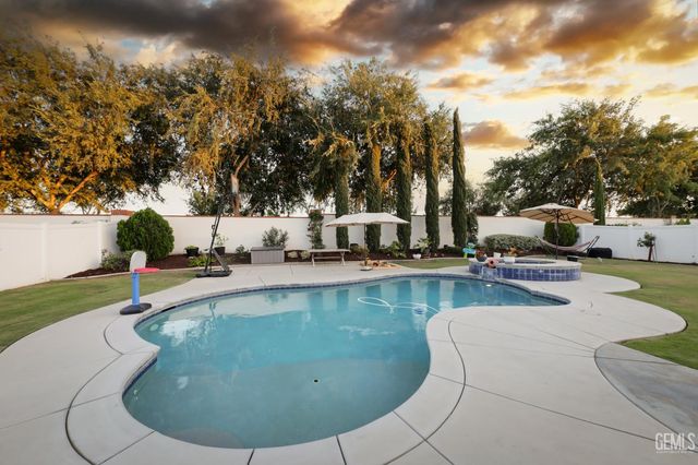 12209 Lincolnshire Drive, Bakersfield, CA 93311
