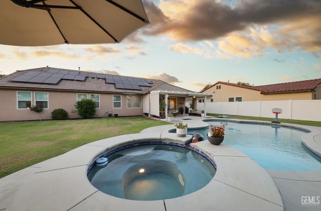 12209 Lincolnshire Drive, Bakersfield, CA 93311
