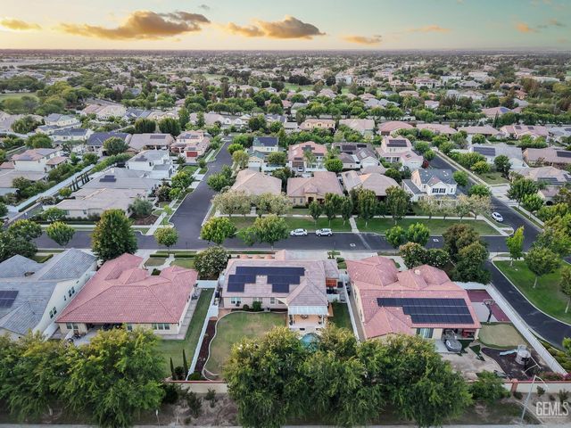 12209 Lincolnshire Drive, Bakersfield, CA 93311