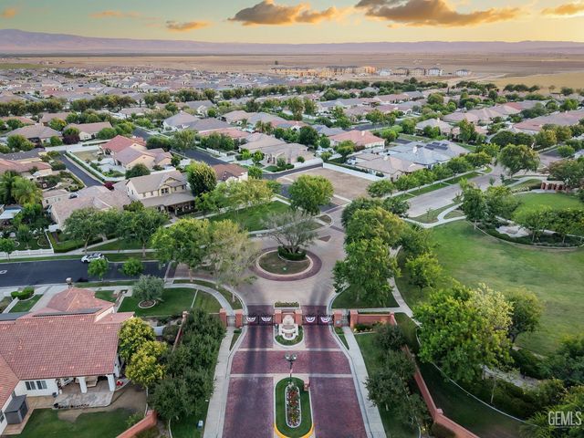 12209 Lincolnshire Drive, Bakersfield, CA 93311