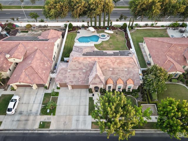 12209 Lincolnshire Drive, Bakersfield, CA 93311