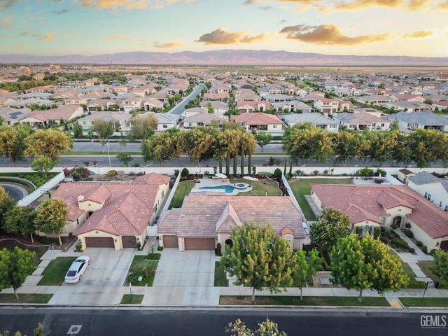 12209 Lincolnshire Drive, Bakersfield, CA 93311