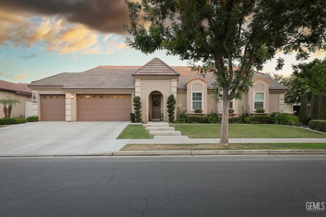 12209 Lincolnshire Drive, Bakersfield, CA 93311