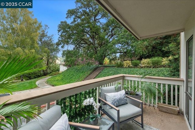 1317 Canyonwood Ct 4, Walnut Creek, CA 94595