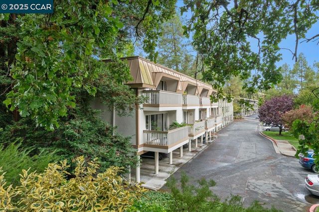 1317 Canyonwood Ct 4, Walnut Creek, CA 94595