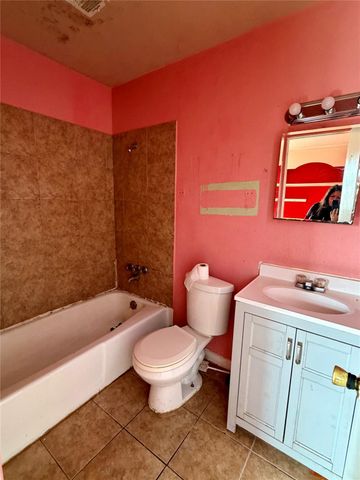 919 Grand Oaks Drive, Houston, TX 77015