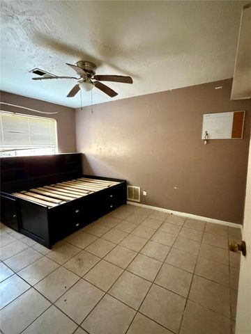 919 Grand Oaks Drive, Houston, TX 77015