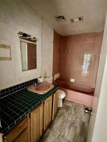 919 Grand Oaks Drive, Houston, TX 77015