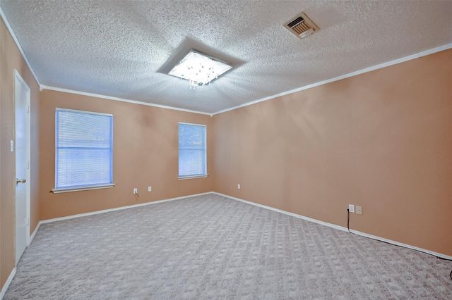 907 Clear Creek Drive, Arlington, TX 76001