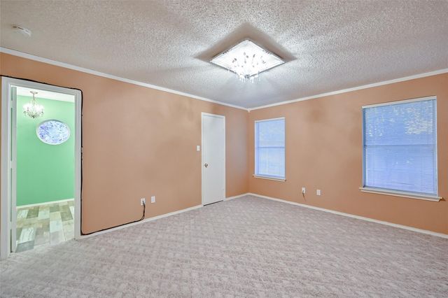 907 Clear Creek Drive, Arlington, TX 76001