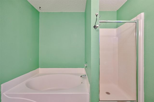 907 Clear Creek Drive, Arlington, TX 76001