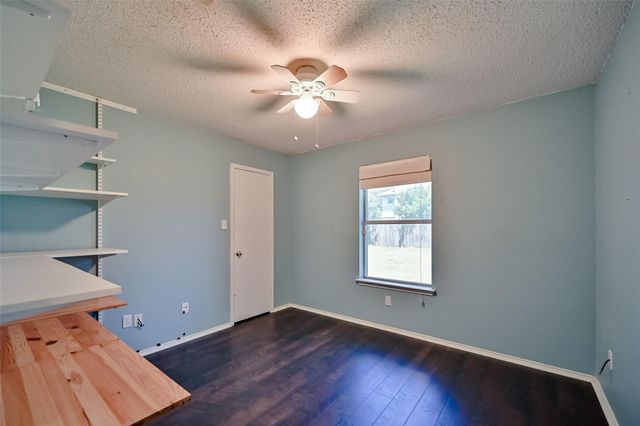 907 Clear Creek Drive, Arlington, TX 76001