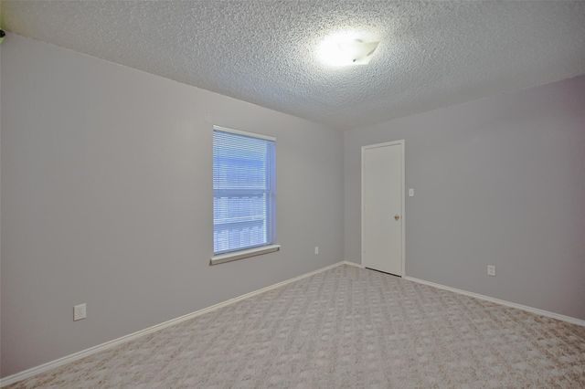 907 Clear Creek Drive, Arlington, TX 76001
