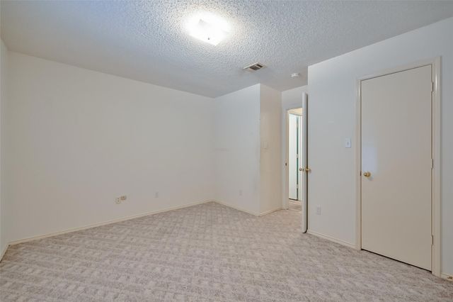 907 Clear Creek Drive, Arlington, TX 76001