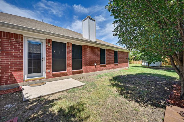 907 Clear Creek Drive, Arlington, TX 76001