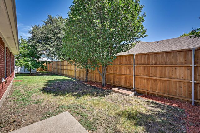 907 Clear Creek Drive, Arlington, TX 76001