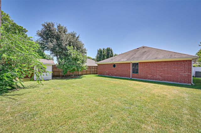 907 Clear Creek Drive, Arlington, TX 76001