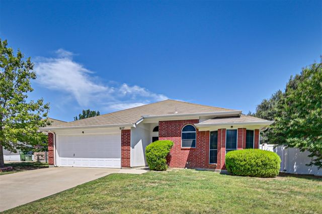 907 Clear Creek Drive, Arlington, TX 76001