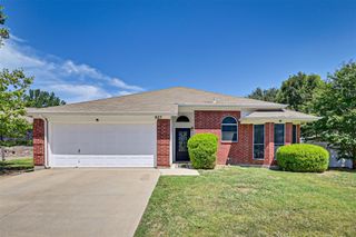 907 Clear Creek Drive, Arlington, TX 76001