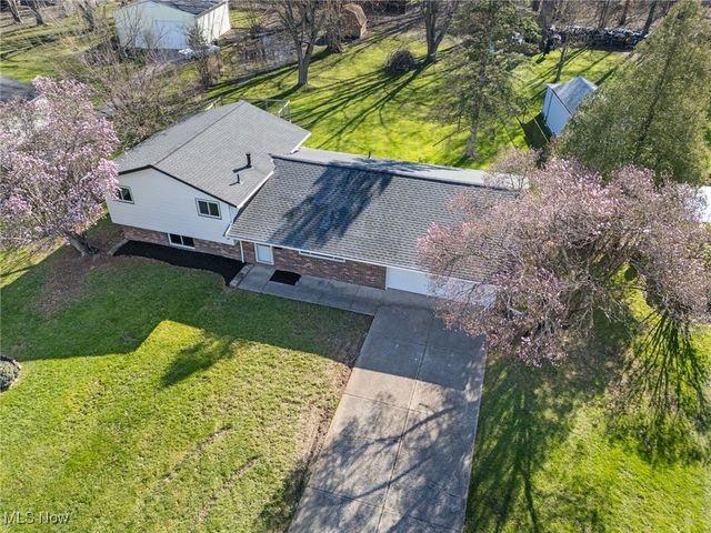 6677 Ridge Plaza Drive, North Ridgeville, OH 44039