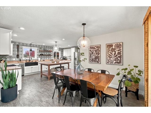 3626 Three Lakes Rd Se, Albany, OR 97322