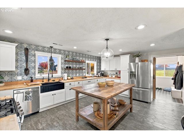 3626 Three Lakes Rd Se, Albany, OR 97322