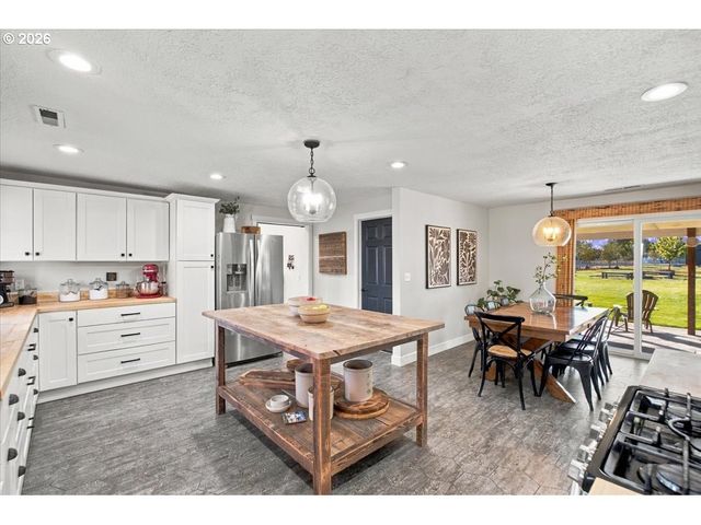 3626 Three Lakes Rd Se, Albany, OR 97322
