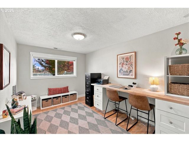 3626 Three Lakes Rd Se, Albany, OR 97322