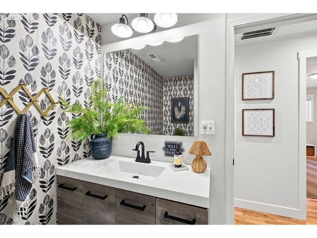 3626 Three Lakes Rd Se, Albany, OR 97322