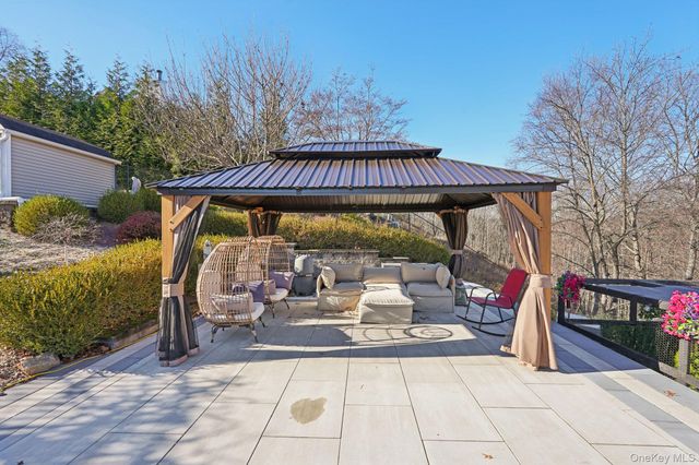 15 Dickens Street, Stony Point, NY 10980