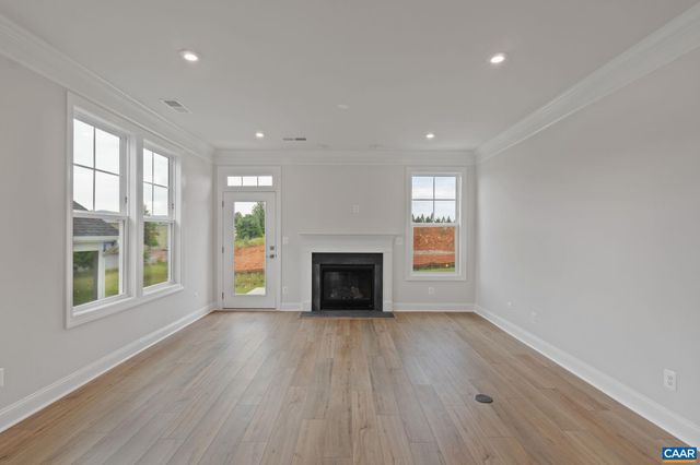 141 SPRINGDALE RD, Waynesboro, VA 22980