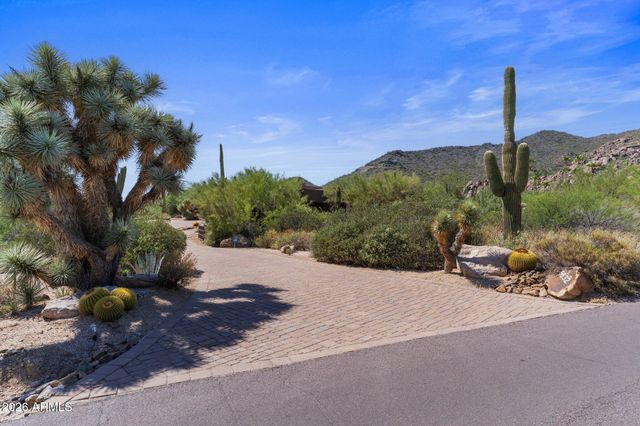 6832 E STAGECOACH Pass, Carefree, AZ 85377