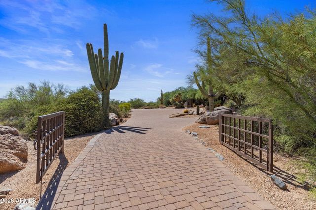 6832 E STAGECOACH Pass, Carefree, AZ 85377