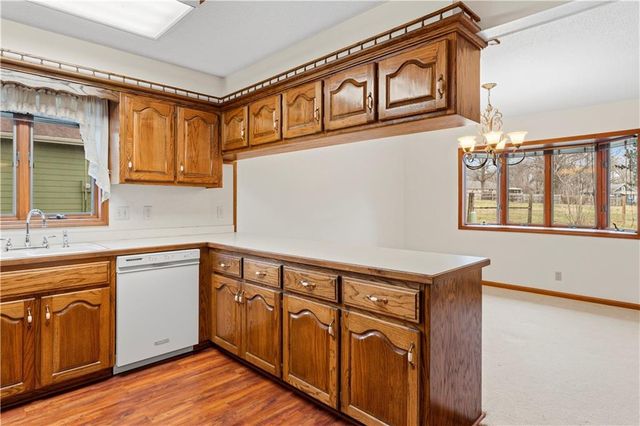 802 S Timberbrook Drive, Nevada, MO 64772