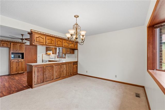 802 S Timberbrook Drive, Nevada, MO 64772