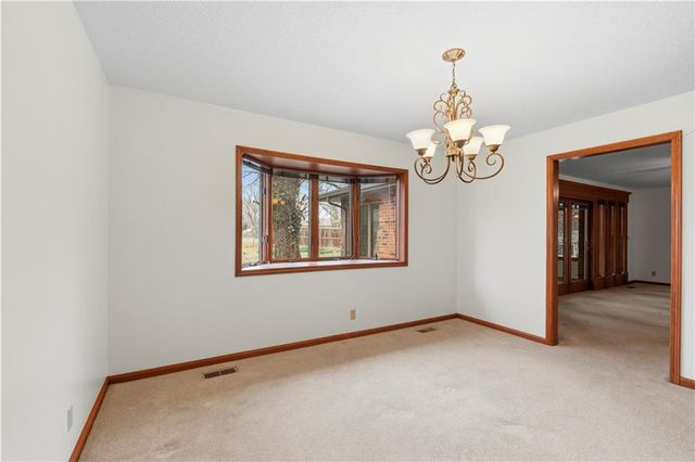 802 S Timberbrook Drive, Nevada, MO 64772