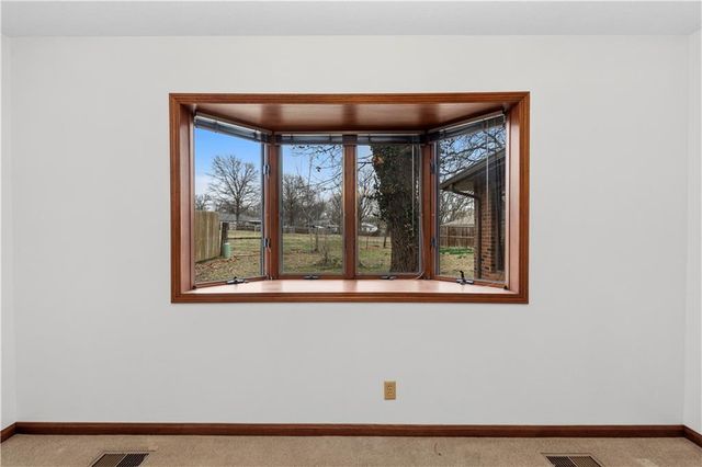 802 S Timberbrook Drive, Nevada, MO 64772