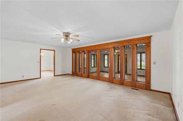 802 S Timberbrook Drive, Nevada, MO 64772