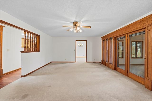 802 S Timberbrook Drive, Nevada, MO 64772