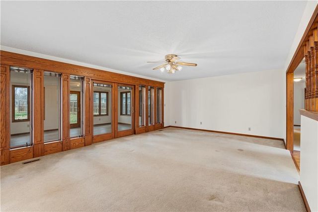 802 S Timberbrook Drive, Nevada, MO 64772