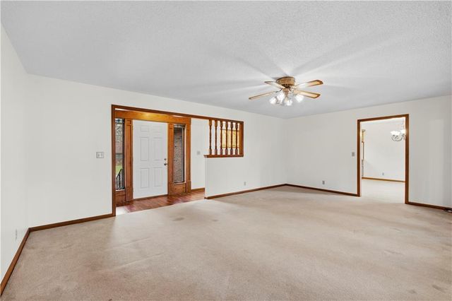 802 S Timberbrook Drive, Nevada, MO 64772