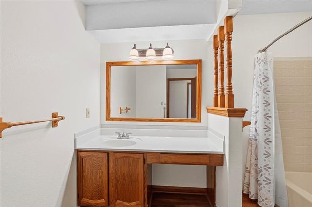 802 S Timberbrook Drive, Nevada, MO 64772